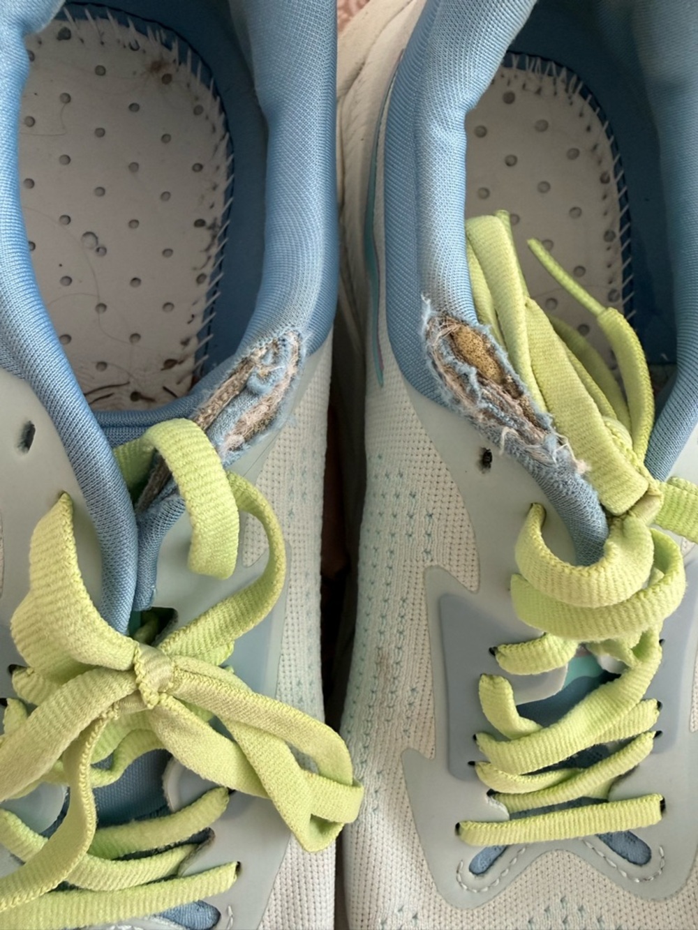 Hoka women size 8.5 Arahi 7 Athletic Shoes in Light Blue and Lime - Picture 8 of 8